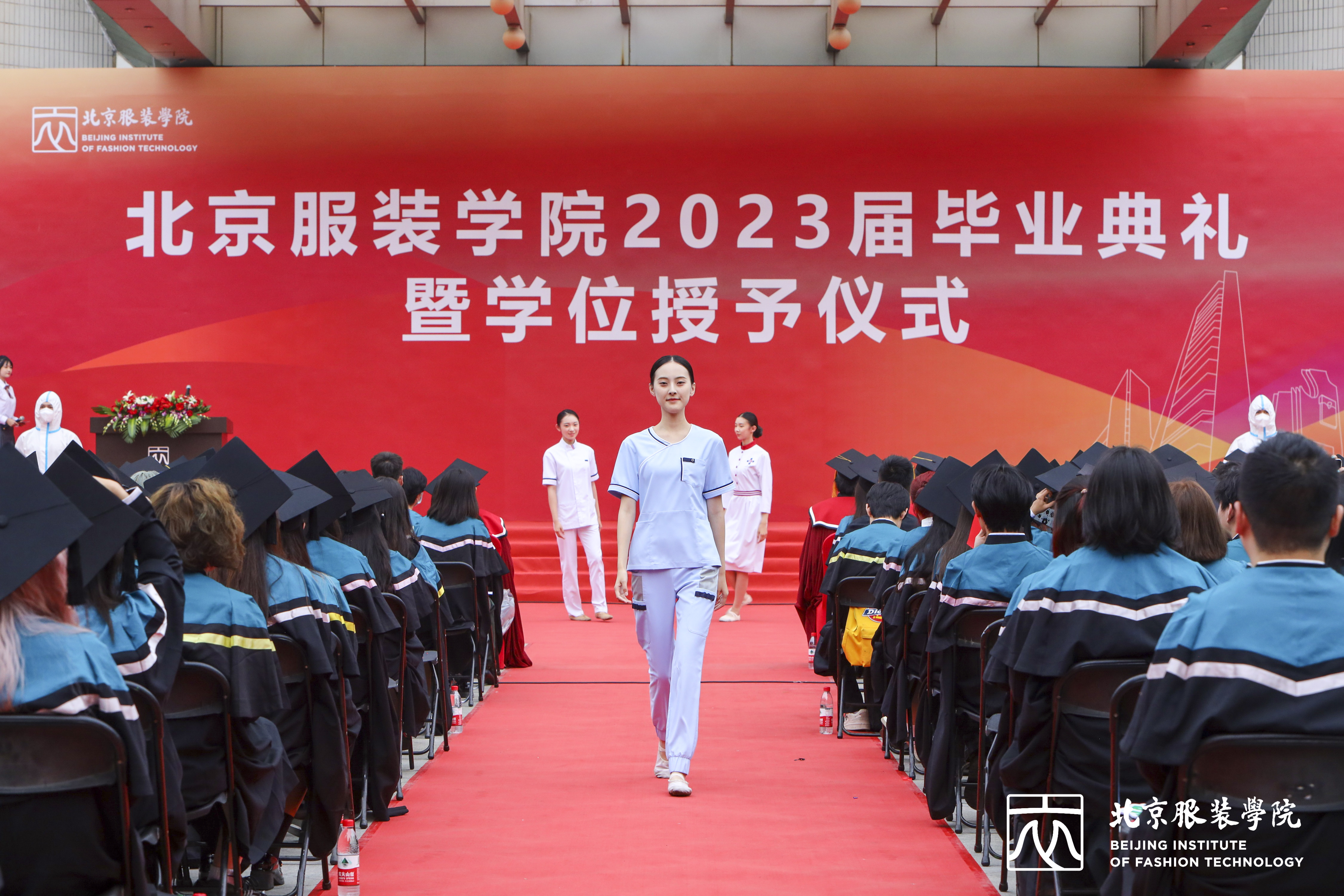 “以夢為馬——大學四年情景回顧”服裝走秀.jpg
