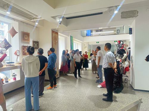 參觀靜態展.jpg