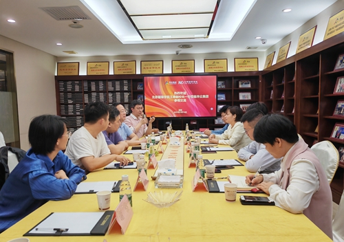 與華眾集團負責人座談交流.jpg