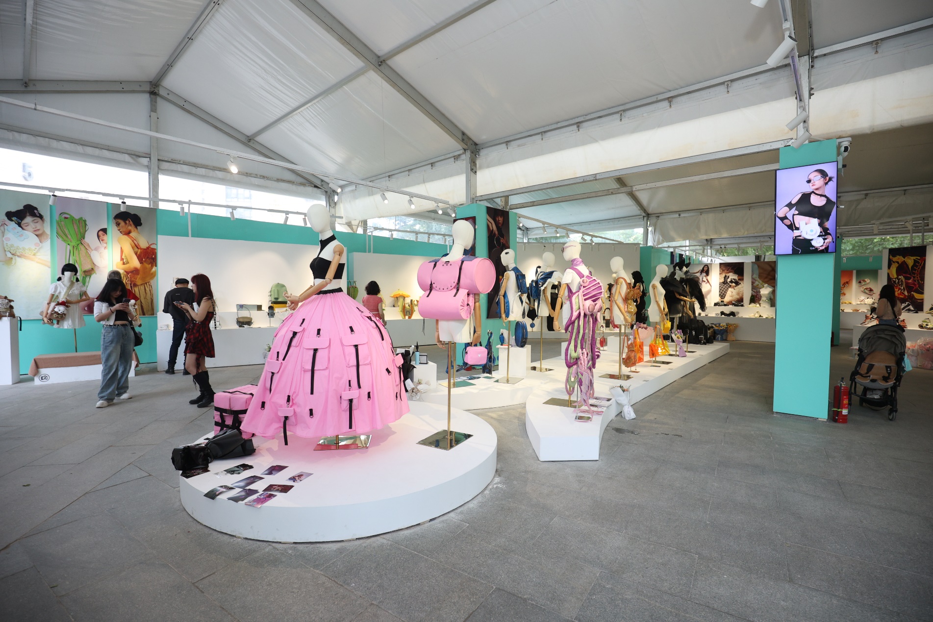 25服飾藝術與工程學院展區展覽實景｜中山廣場.jpg